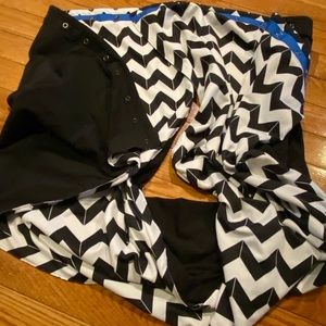 Lululemon Vinyasa Scarf. Chevron pattern. Snap closure. Smoke free and pet free.